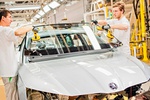 Из-за пожара на складе Škoda Octavia будут сходить с конвейера без обшивок дверей